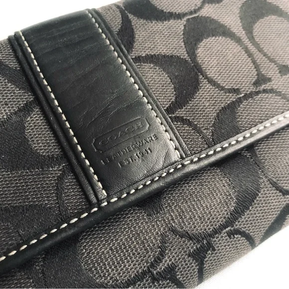 SOLD Black Signiture Coach Leatherware Wallet - Picture 2 of 7